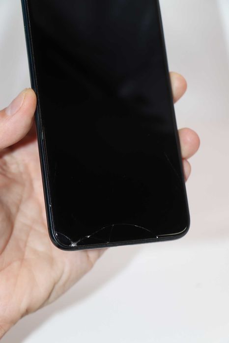Wiko View 3/16Gb Green, Є тріщини на сенсорі!