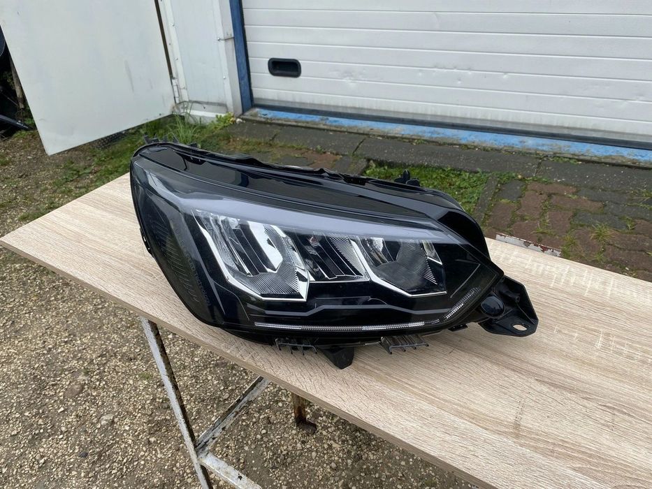 LAMPA PRZEDNIA PRAWA PEUGEOT 208 II FULL LED 2019- 9833036180