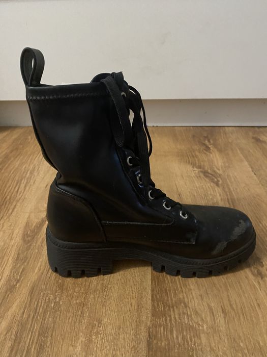 Czarne buty za kostke