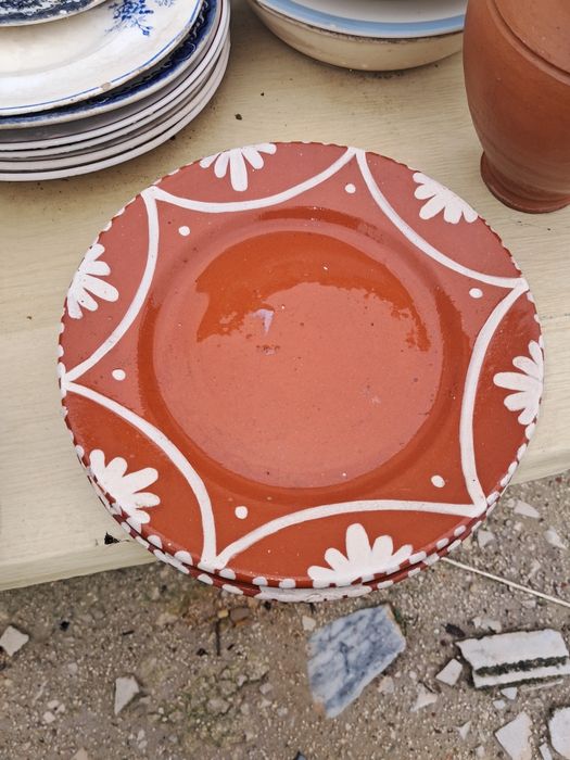 Dois pratos de barro