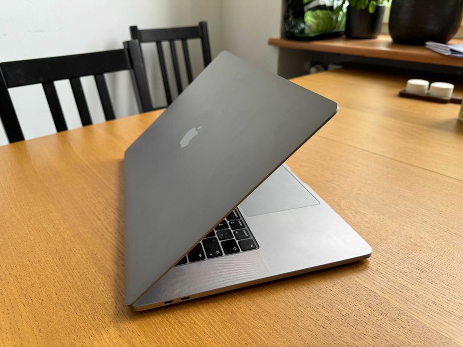 Laptop Apple MacBook Pro 16 A2141 i9,Dysk 1TB - TYLKO 90 cykli bateria