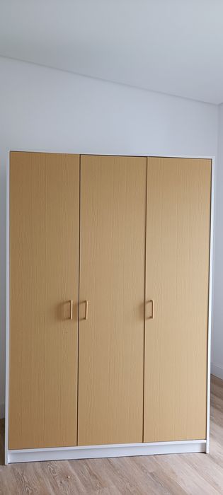 Roupeiro c/3 portas KLEPPSTAD, branco, 117x55x176 cm 
Roupeiro c/3 portas, branco, 117x55x176 cm