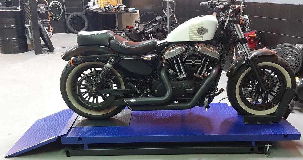 Elevador de Motos HidroPneumático Capac. 750 kg   JR19