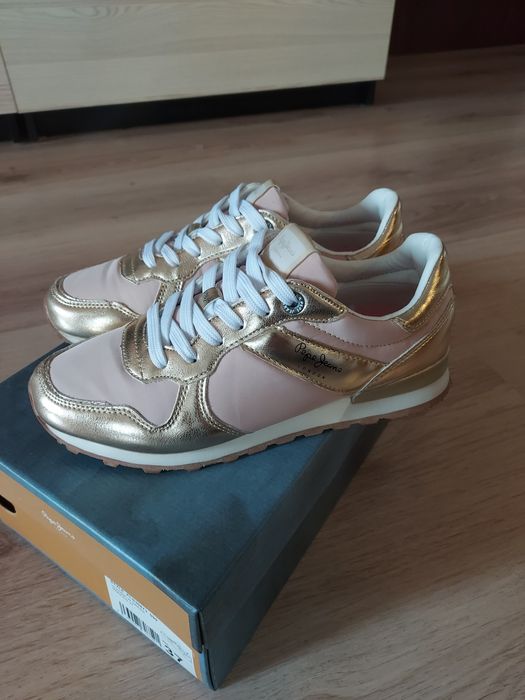 Кросівки жіночі, 37 розмір