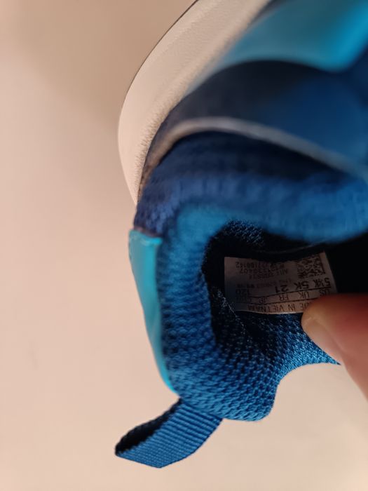 Tenis Adidas tamanho 21