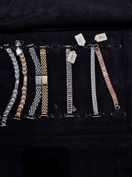 Braceletes relogio dourada ou prateada marca ZRC