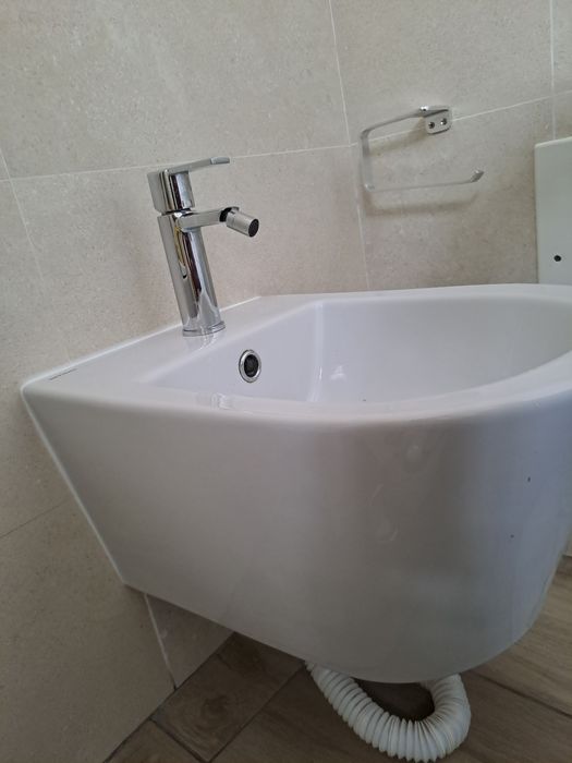 Bidé suspenso + torneira