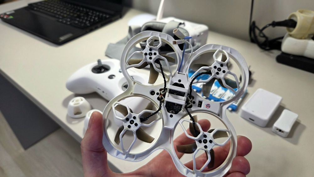 Dron FPV BetaFPV Cetus X bezszczotkowy, duży zestaw