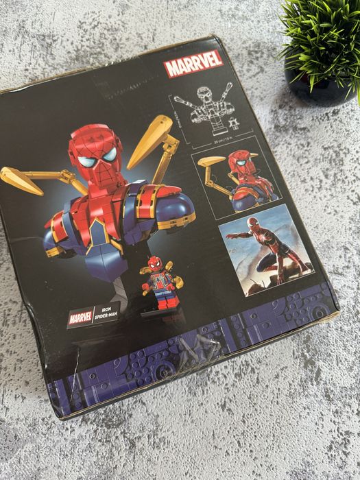 З коробкою новий‼️Lego marvel spider-man bust