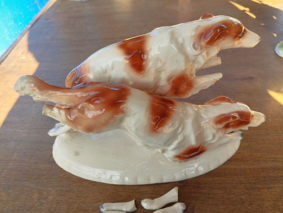 Дві статуетки під реставрацію