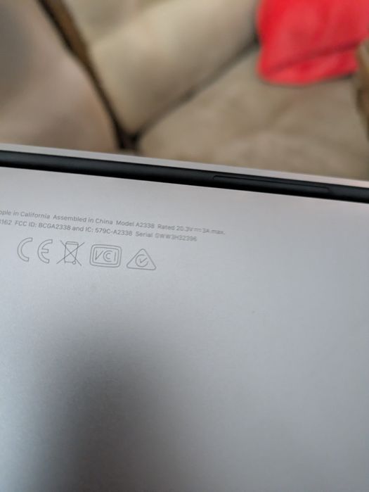 MacBook Pro  2022, 13", M2, 8/256  ГБ, нюанс або на запчастини.