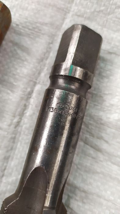 Метчики, мітчики, инструмент для нарезания резьбы