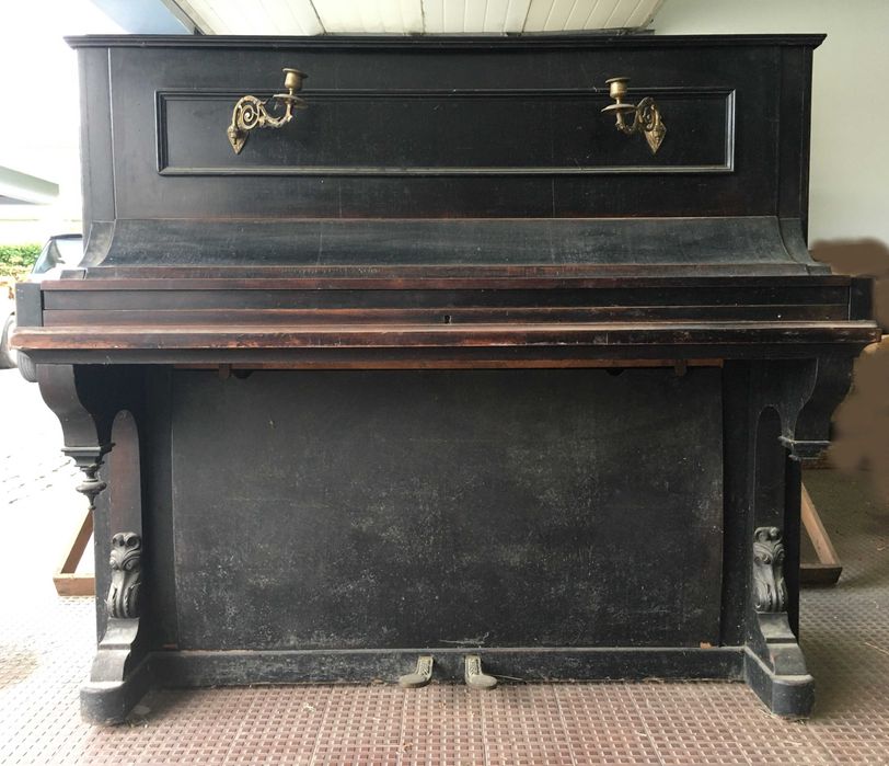 Pérola Centenária: Piano Antigo para Restauro