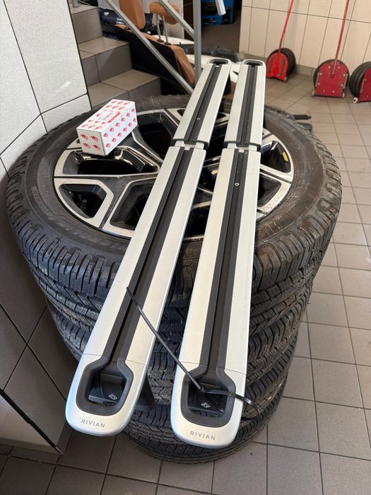Rivian Шрот Розборка Розбірка  Rivian на запчастини