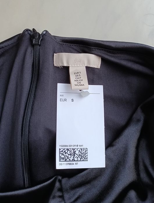 Блуза H&M жіноча чорна S 36 сатинова нарядна з драпіруванням топ з довгим рукавом