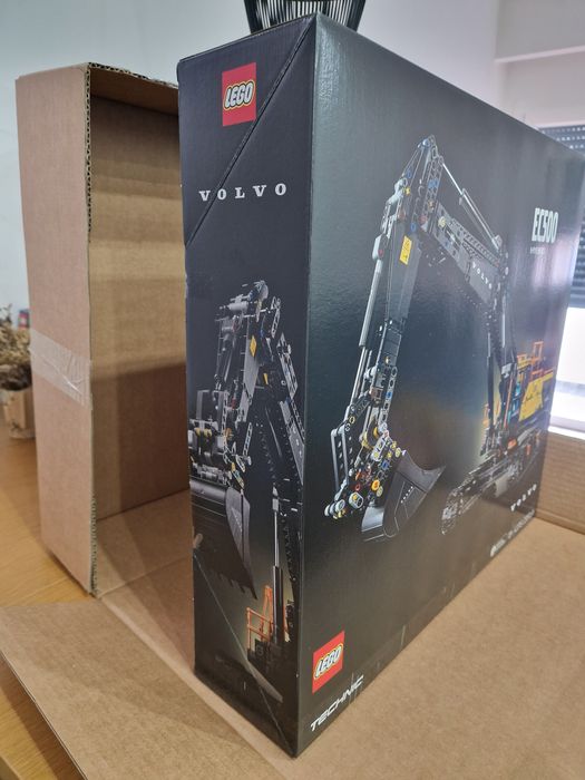 LEGO Technic 42215 Volvo EC500 Hybrid Excavator