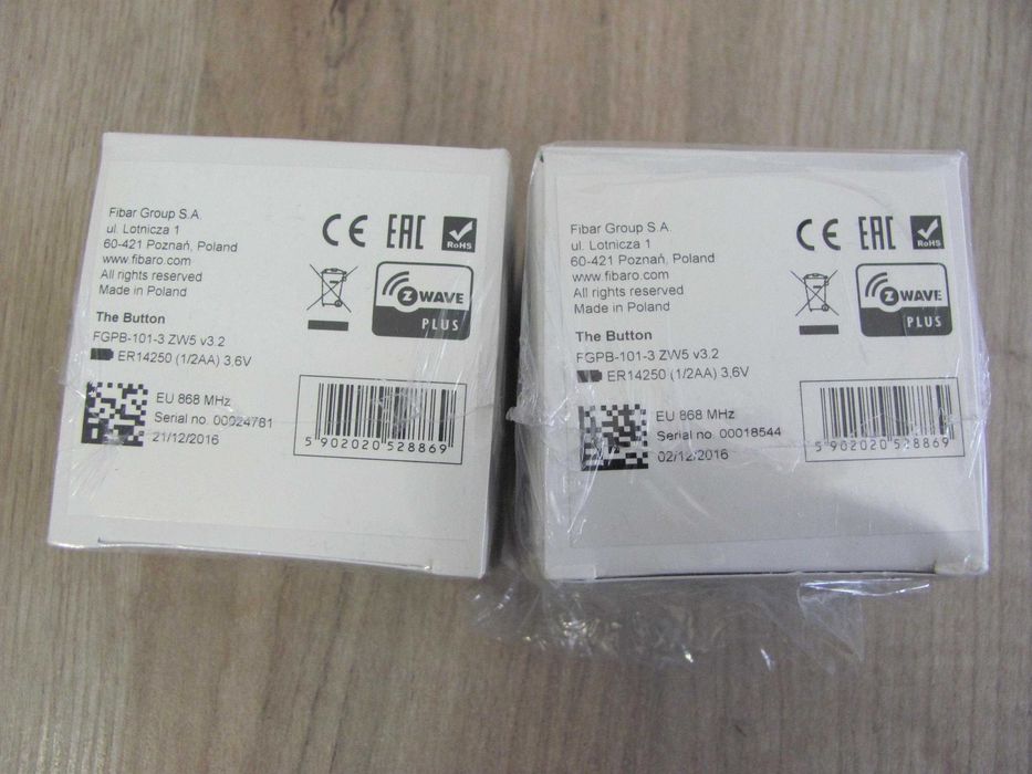 2 Kontrolery FIBARO FGPB-101-3 ZW5 The Button wewnętrzny Czerwony