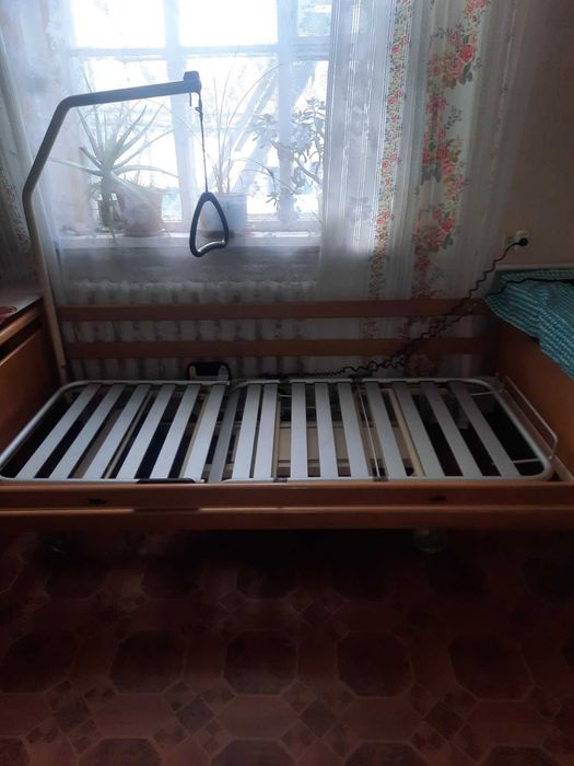 Ліжко механічне з матрасом