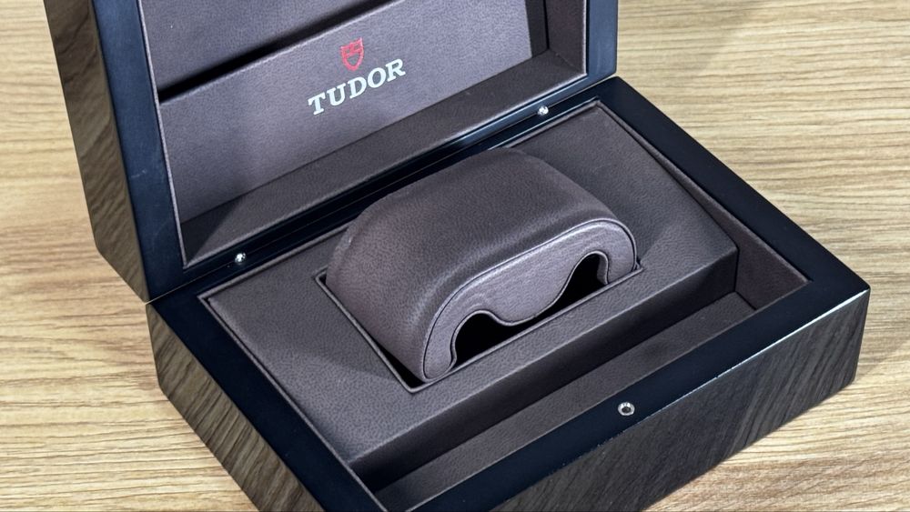 Caixa Tudor como nova