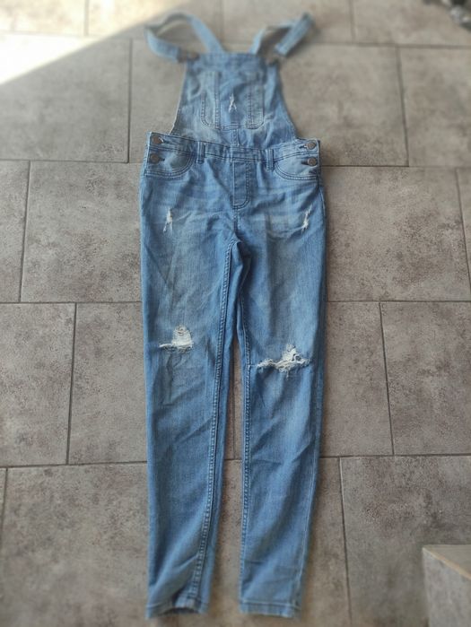 Spodnie jeans na szelkach ogrodniczki