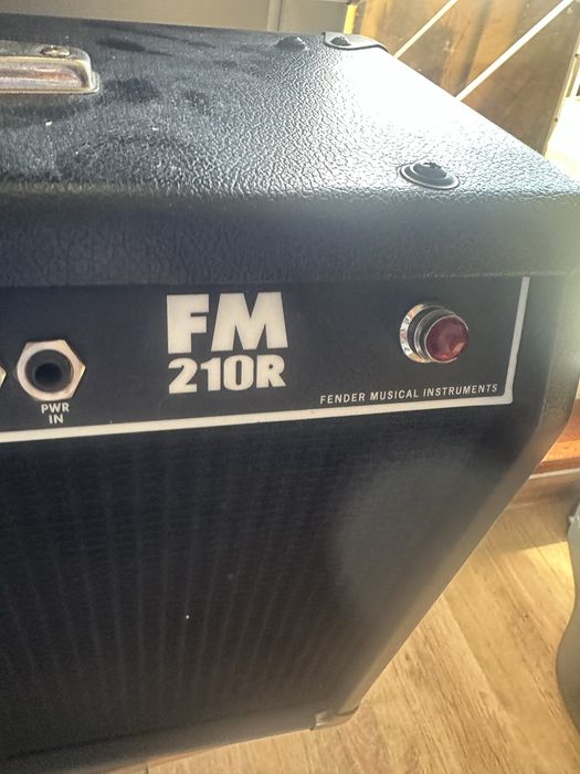 Wzmacniacz gitarowy Fender FM210R