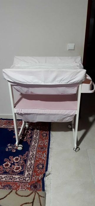 Banheira com muda fraldas e duas capas