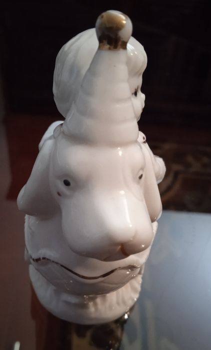 Boneca antiga em porcelana