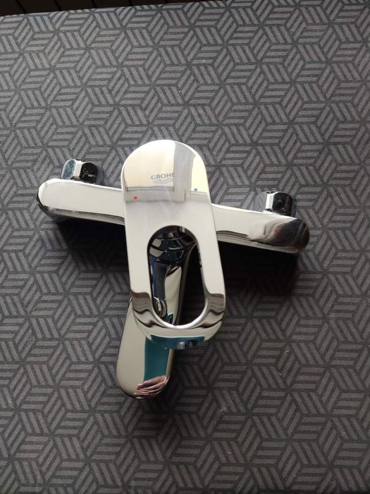 Змішувач для ванни