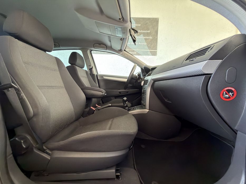 Opel Astra 1.3 CDTI 90cv - Desde 120€ Mês
