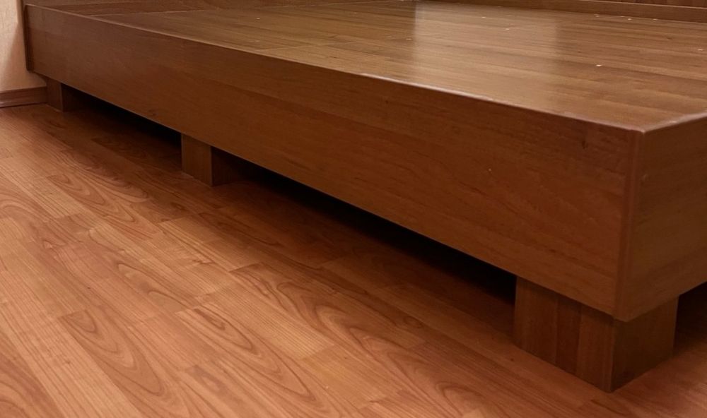 Двоспальне ліжко, стан дуже гарний б/у, розбирається, 160*200