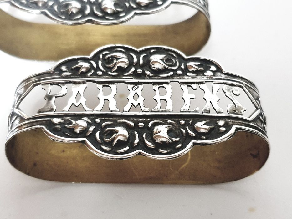 Par de lindas argolas de guardanapos "Parabéns" em prata portuguesa