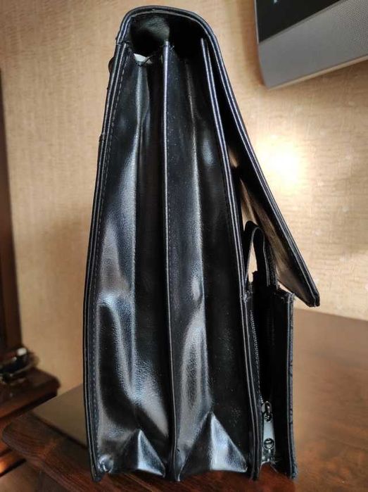 Продам жіночий портфель новий