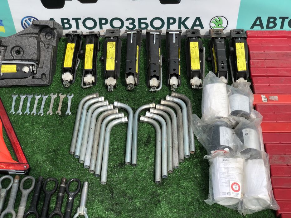аварийный знак домкрат балонный ключ буксировочный крюк passat b6