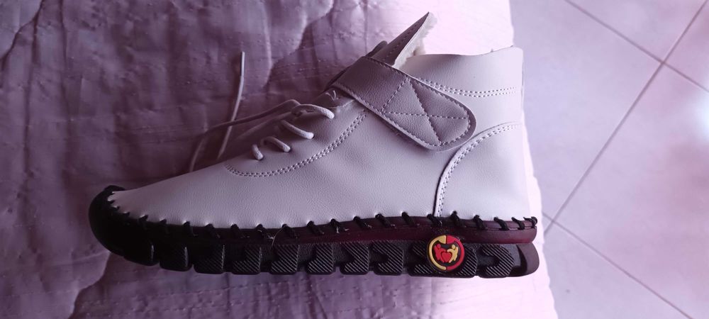 Botas brancas femininas