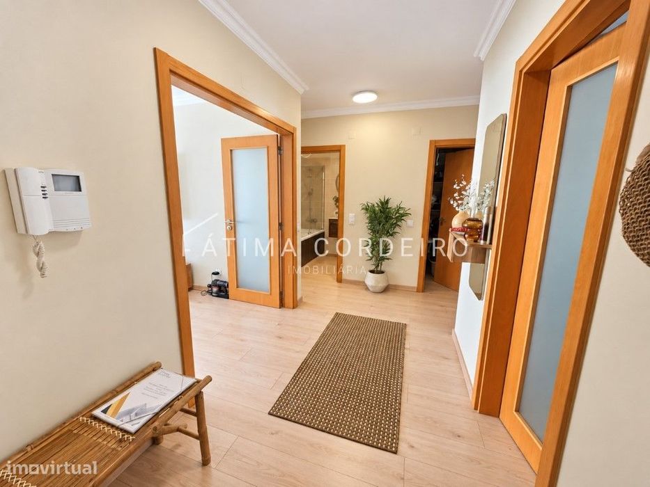 Excelente Apartamento T2 remodelado com parqueamento em ótima local...