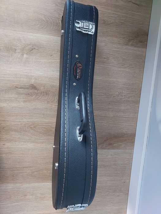 Twardy case Ortega na mandolinę