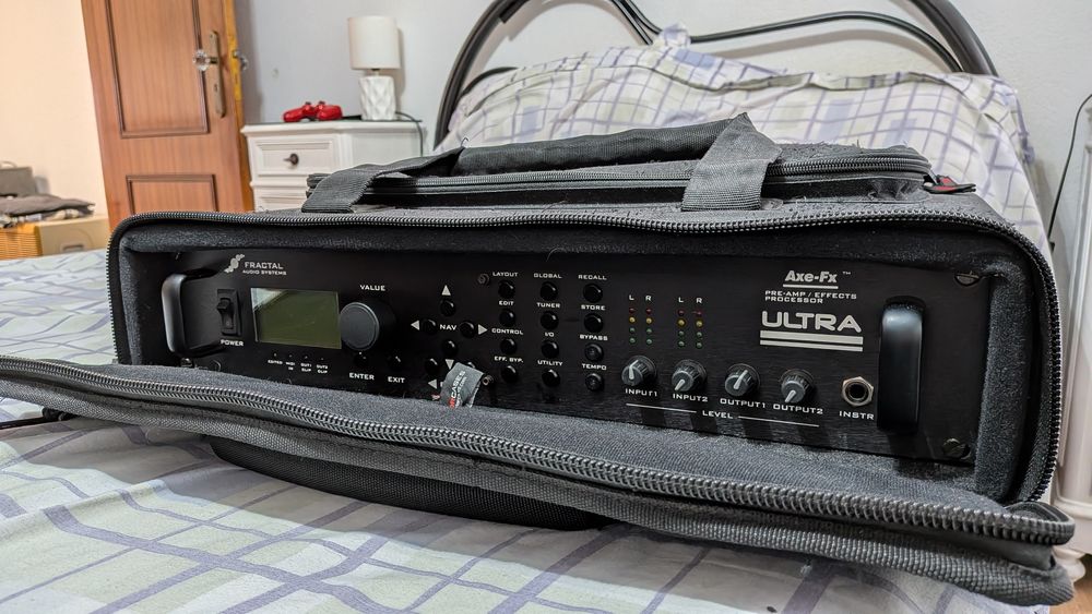 Fractal Audio AXE FX Ultra c/ Case Gator