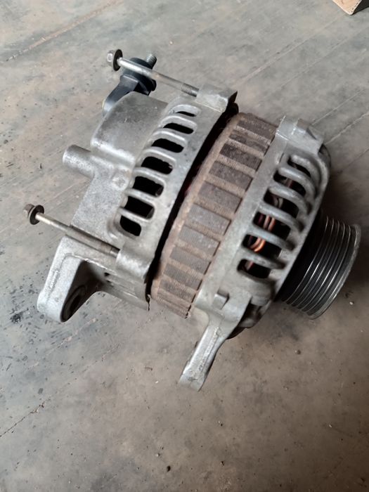 Генератор Nissan Maxima A32, б/у