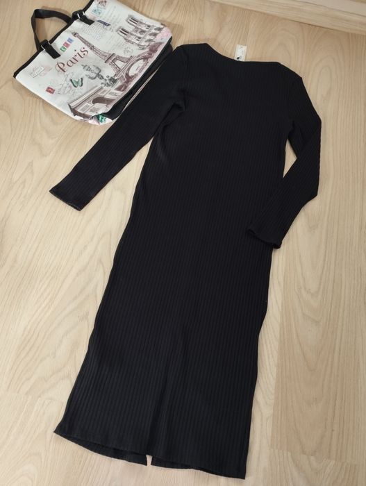 Длинное черное платье в рубчик 38-40,