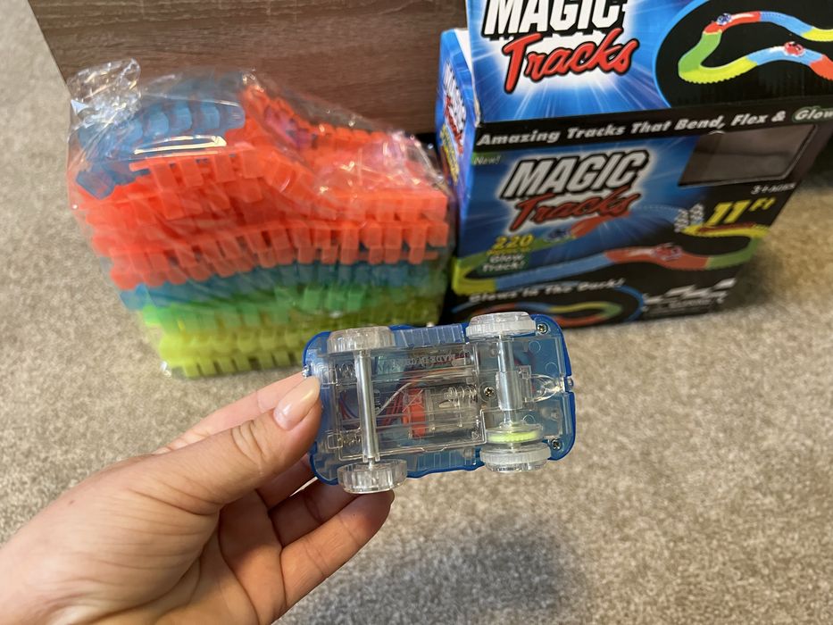 Гоночна траса 220 деталей magic track меджік трек з двома машинками