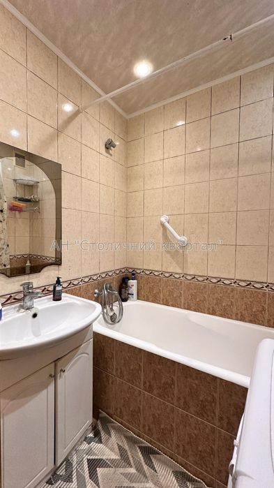 метро Лукʼянівська Тркімнатна Печенізька 1/7