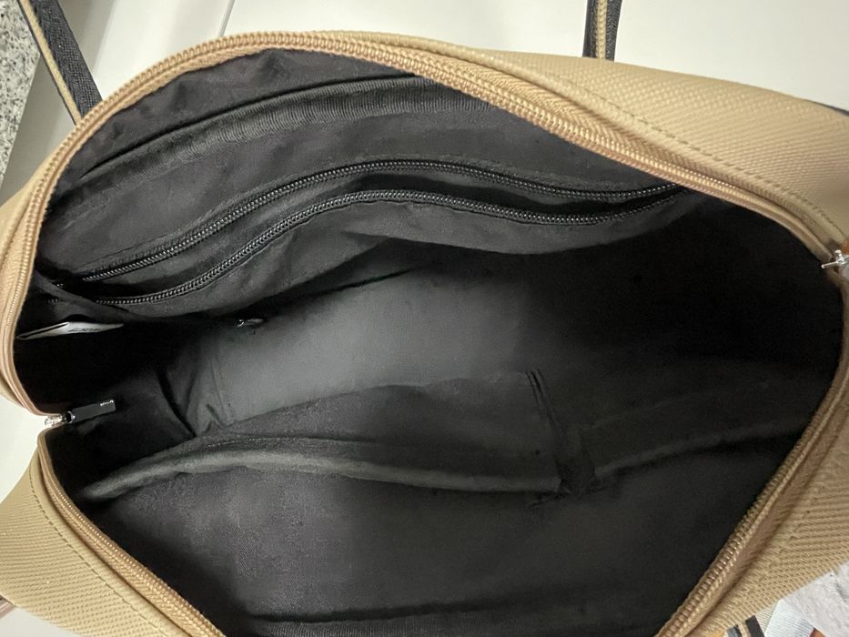 Mala Lacoste beige com preto