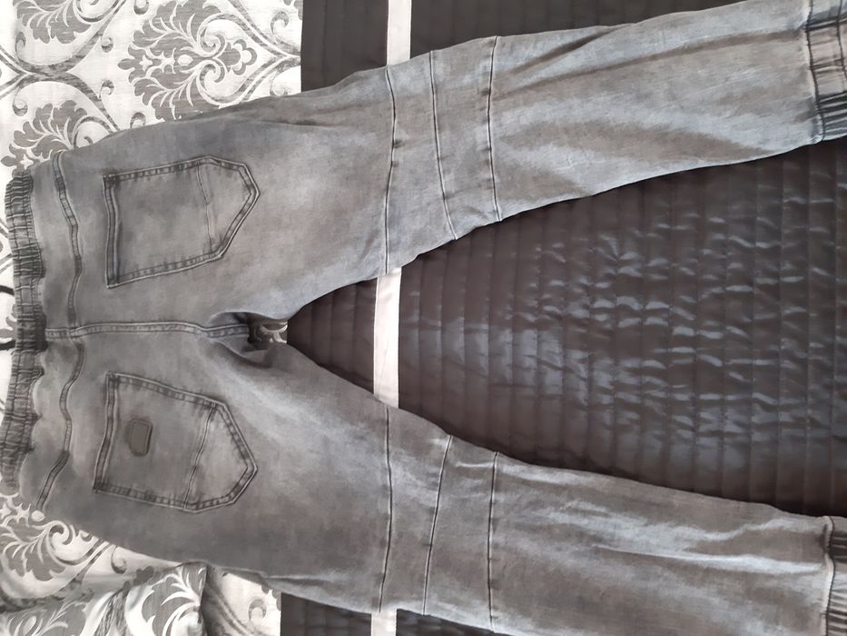 Spodnie dżinsowe slim CROPP