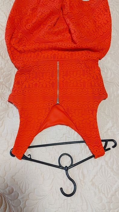 Koralowa koronkowa sukienka M 38 SINSAY