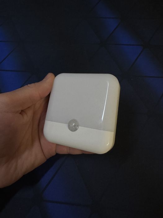 Светильник акумуляторний з датчиком руху