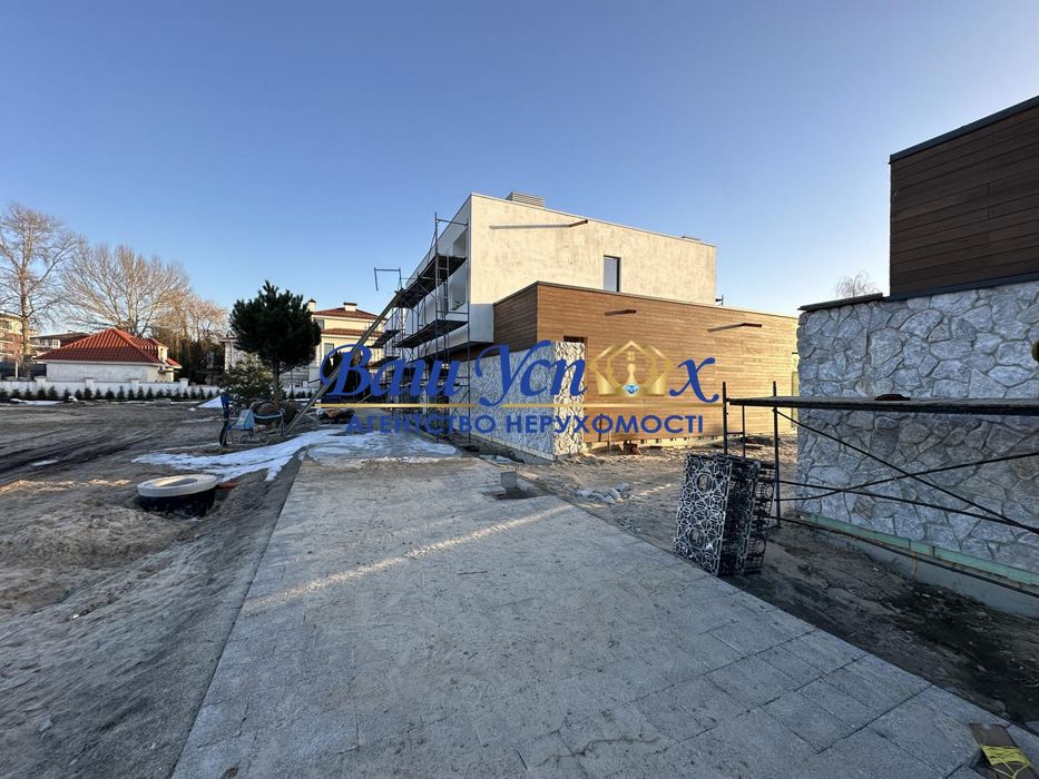 Продажа современного дома в  селе Козин с выходом на реку.