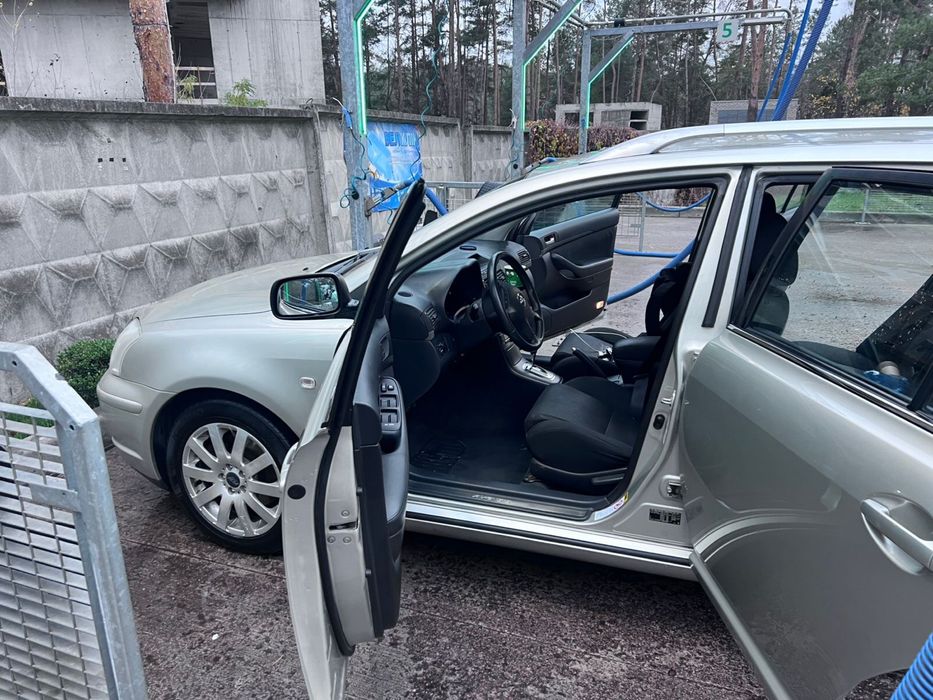 Toyota avensis універсал  для військового.