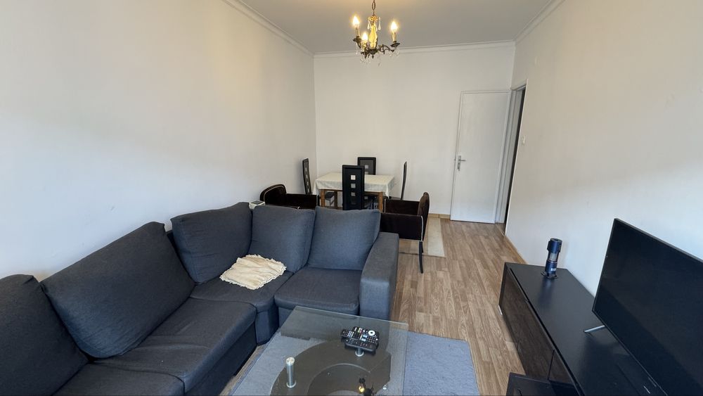 Arrenda-se quarto casal no centro de corroios.