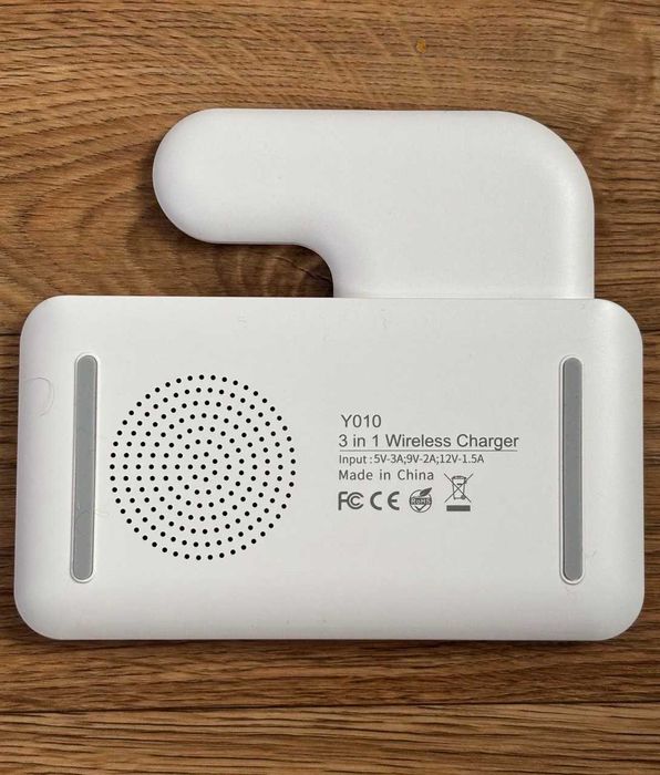 Безпровідний зарядний пристрій 3 в 1
