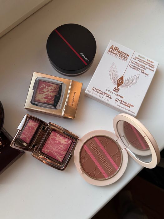 Палетка hourglass пудра румʼяна dior charlotte tilbury Patrick ta